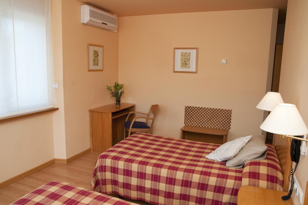 Hotel Villa De Айербе Екстериор снимка