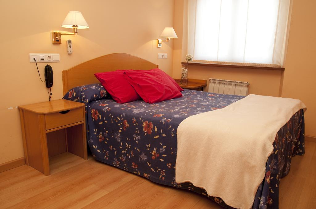Hotel Villa De Айербе Екстериор снимка