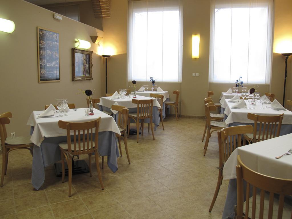 Hotel Villa De Айербе Екстериор снимка