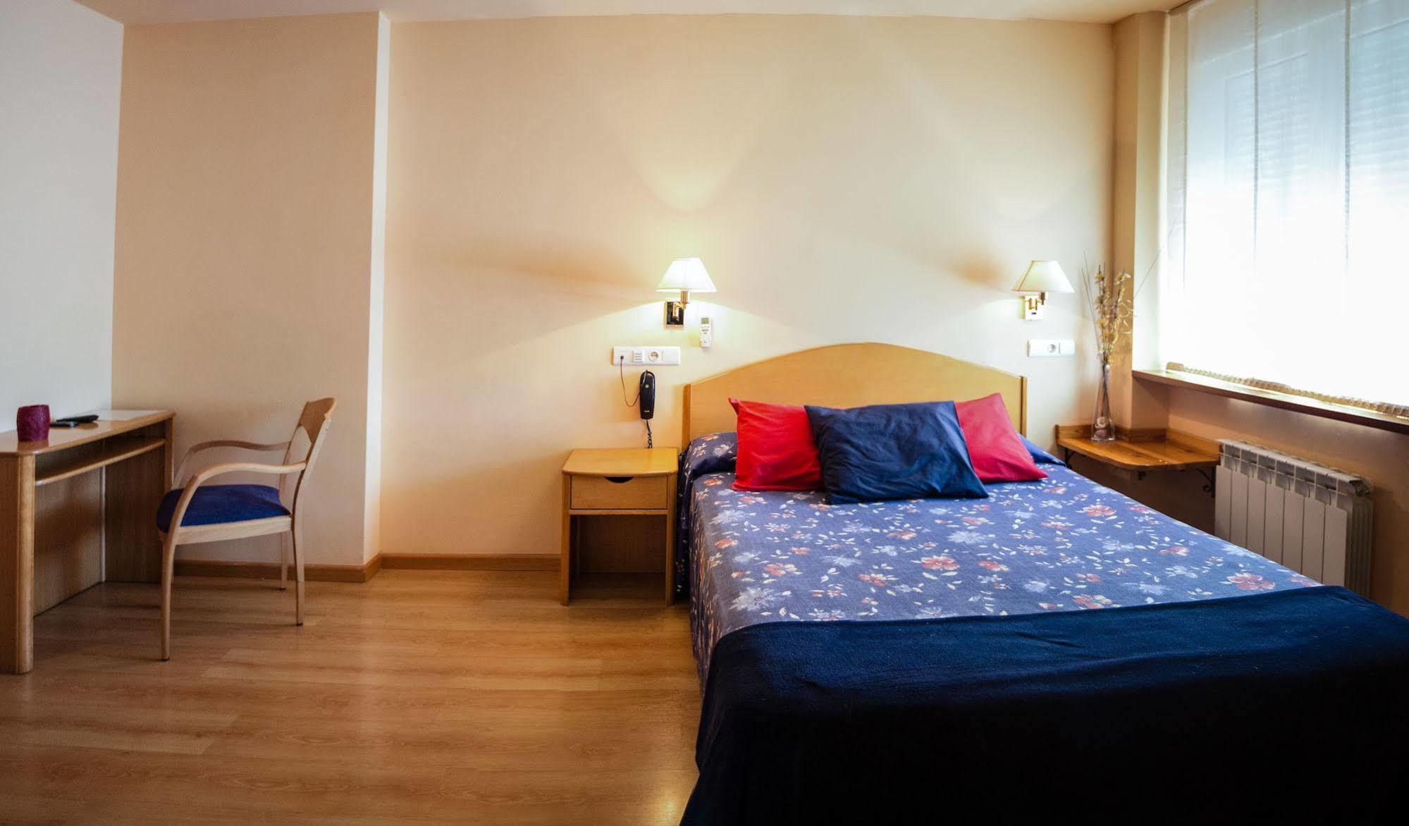 Hotel Villa De Айербе Екстериор снимка