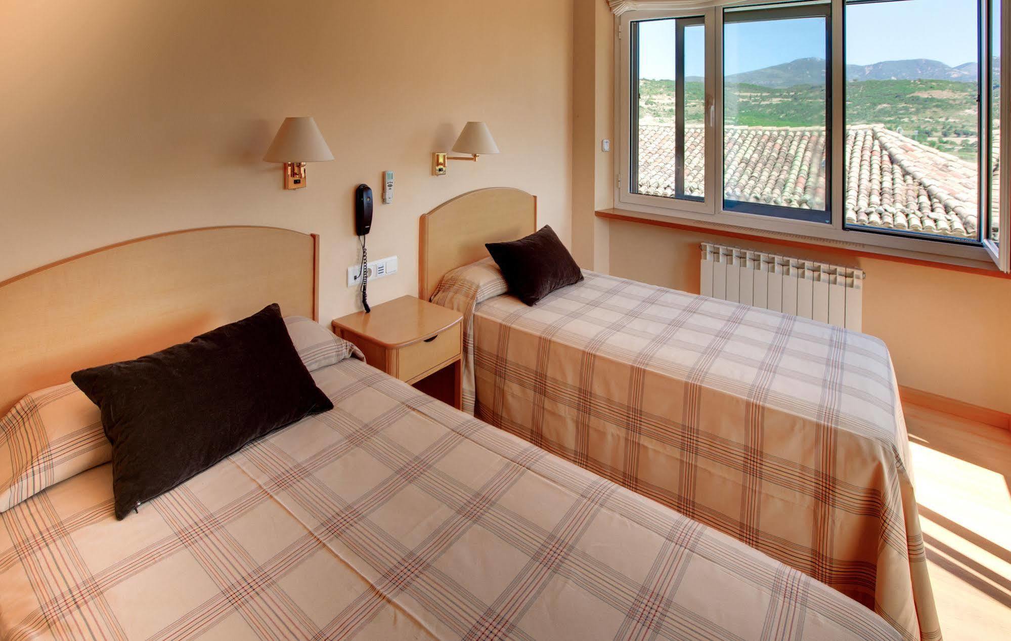 Hotel Villa De Айербе Екстериор снимка