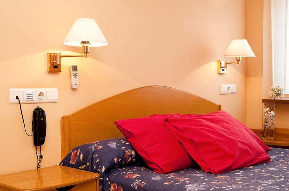 Hotel Villa De Айербе Екстериор снимка